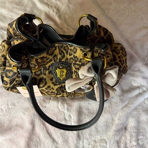 Chic Leopard Print satchel with Brown Details